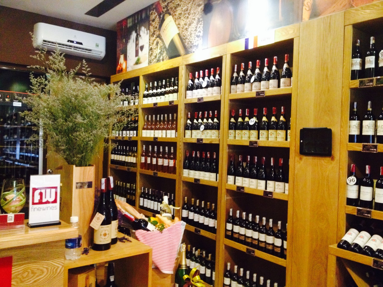 Cửa hàng rượu vang tại tphcm